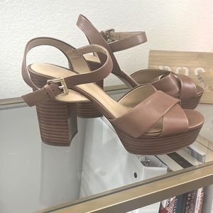Michael Kors Platform Sandals size 8 1/2